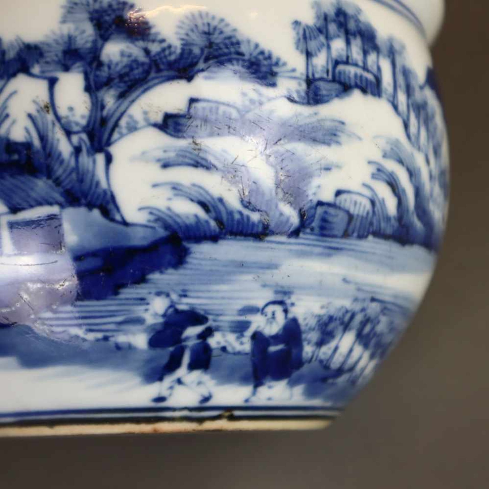 Kleiner Cachepot - China, Porzellan mit Shan-Shui-Landschaft in Unterglasurblau, eingezogene - Bild 3 aus 7