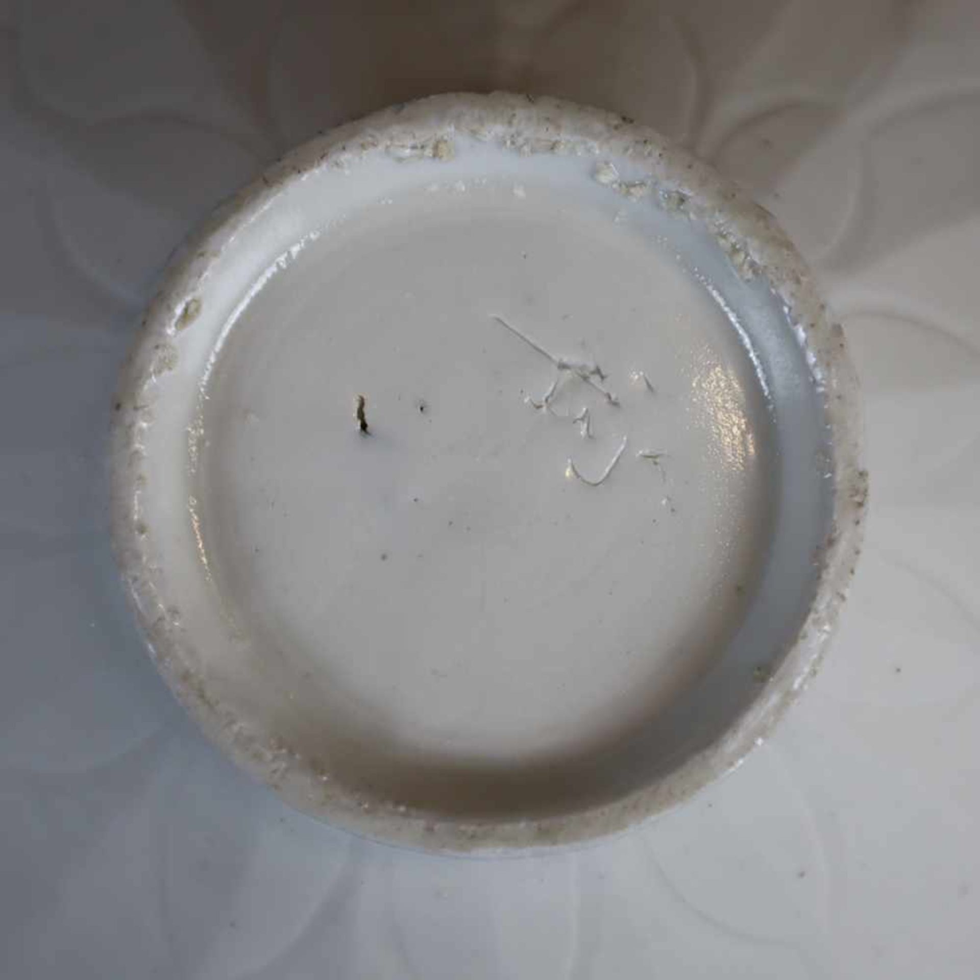 A Dingyao Flower-Shaped Bowl - China, Liao-Dynastie, off white glaze, appr.25 cm diam., age and use遼 - Bild 7 aus 7