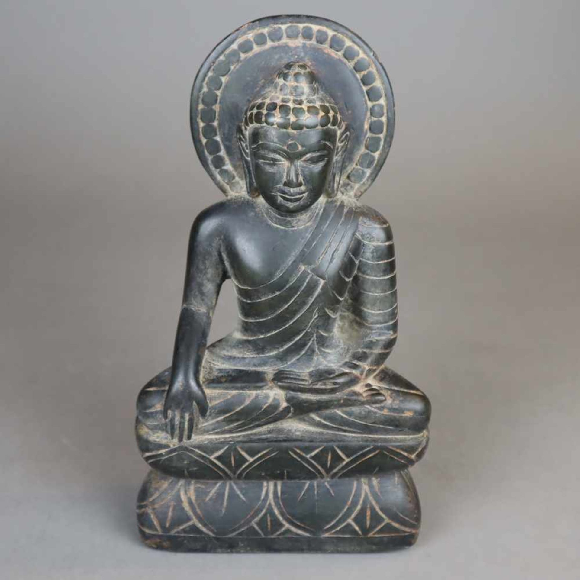 Buddha Shakyamuni - Steinskulptur, Indien, mit verschränkten Beinen mit nach oben zeigenden