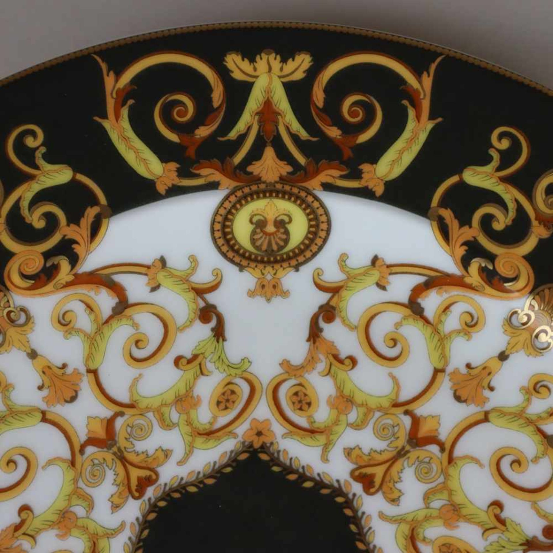 Zwei Teller "Versace Barocco" - Rosenthal, Entwurf Gianni Versace, runde Teller mit floralem - Bild 6 aus 9