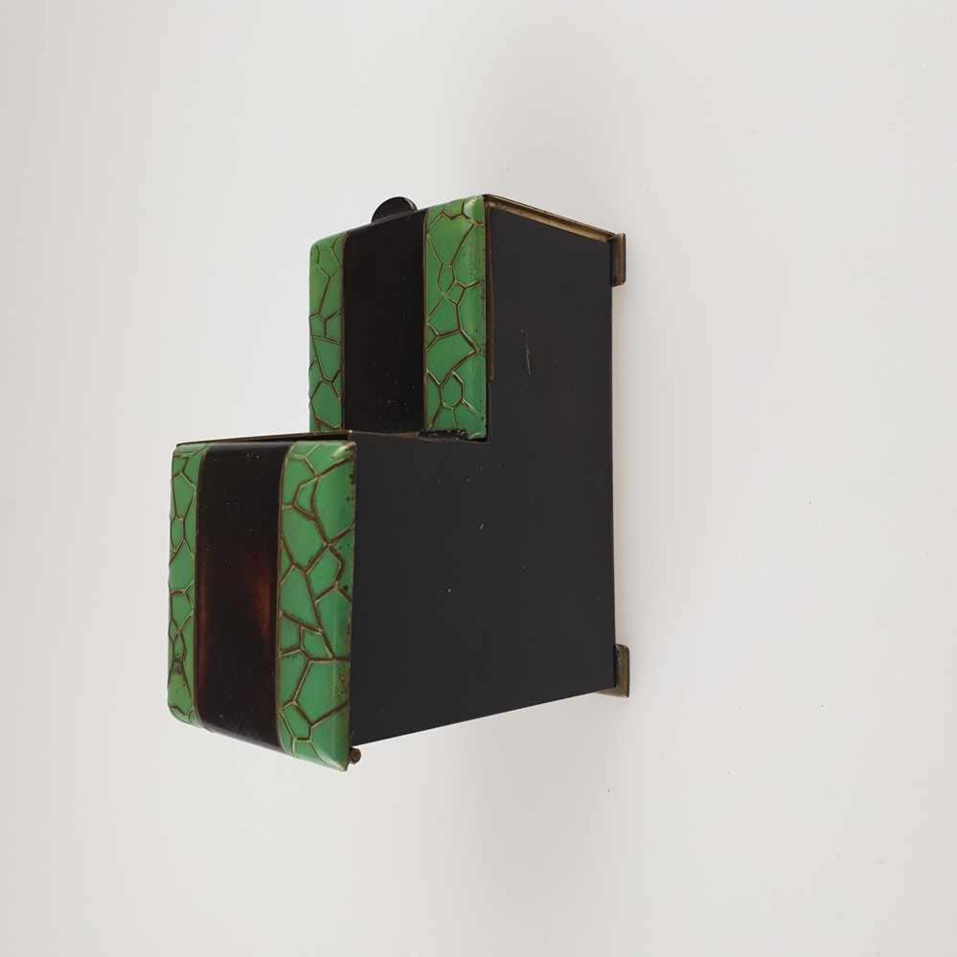 Raucher-Set - Blechgehäuse auf vier Plattfüßen, schwarz/grün lackiert, oben mit Glaseinsatz, unten - Bild 6 aus 9