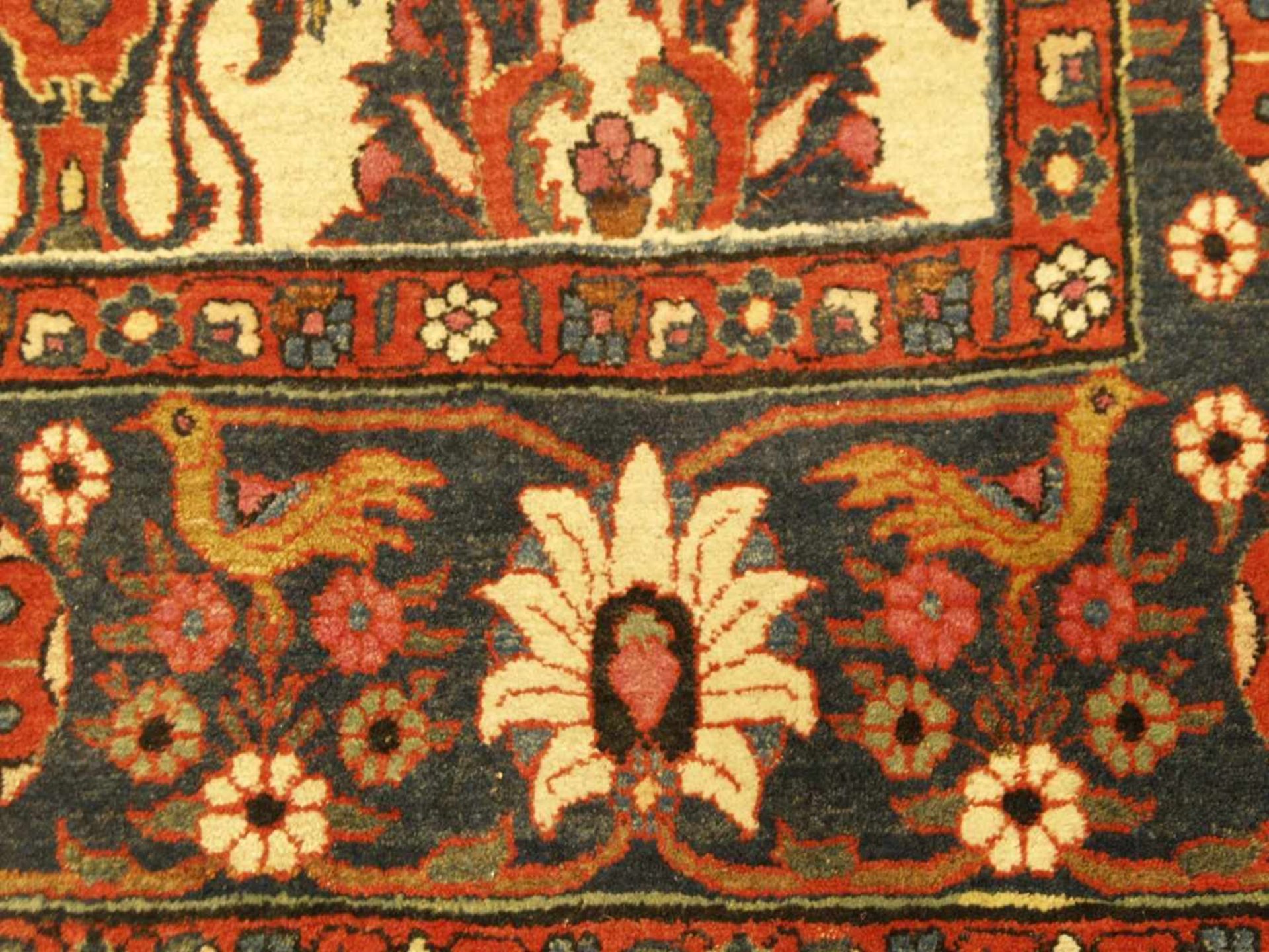 Isfahan - 1.Hälfte 20.Jh., Wolle, florales Muster mit Vögeln,helles Mittelfeld und breite - Bild 3 aus 4