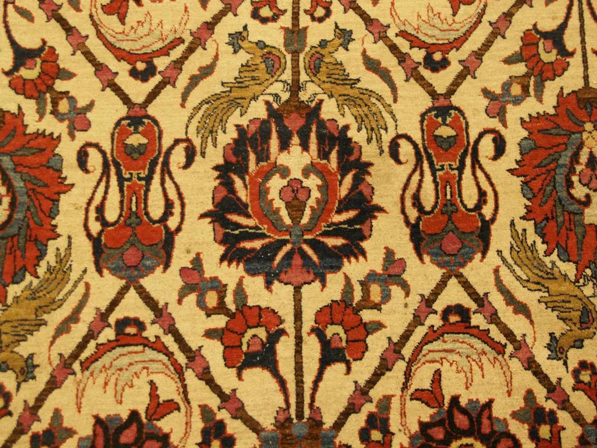 Isfahan - 1.Hälfte 20.Jh., Wolle, florales Muster mit Vögeln,helles Mittelfeld und breite - Bild 2 aus 4