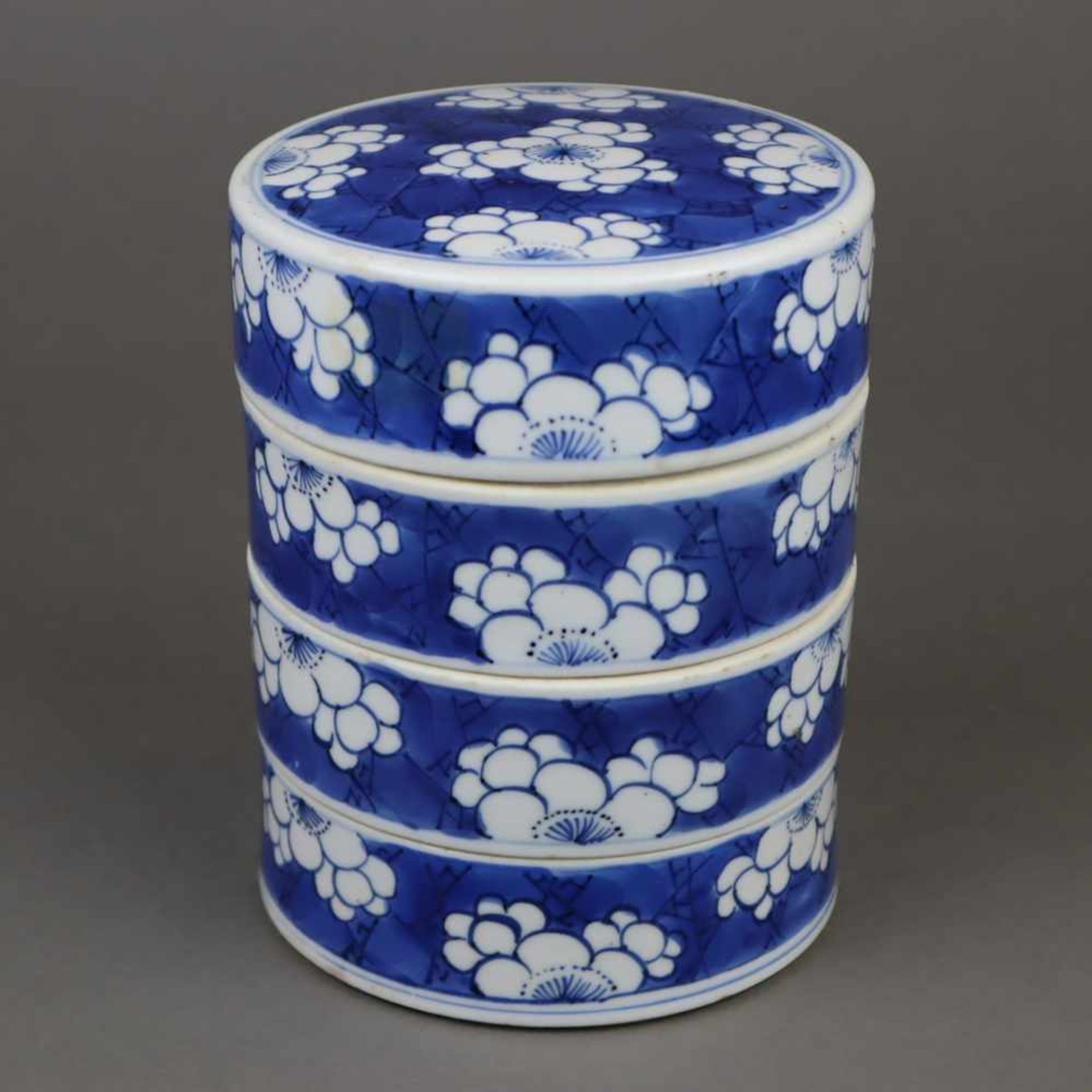 Stapeldose - China, Porzellan, unterglasurblauer Blumendekor, vier ineinander gestapelte Schalen mit