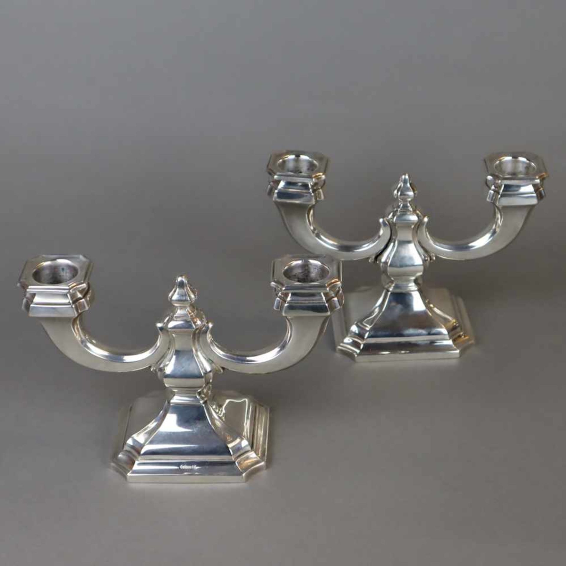 Paar Kerzenleuchter - 830er Silber, Punzen: Halbmond, Krone, 830, Meisterzeichen Gottlieb Kurz,