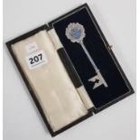 SOLID SILVER PRESENTATION KEY - INSCRIBED TO ONE SIDE 'PRESENTED TO THE RIGHT HON SIR WILLIAM