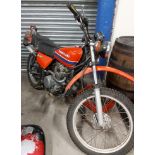 1978 KAWASAKI KL250 A: INCLUDES SPARE ENGINE, ORIGINAL EXHAUST (NEEDS WELDED), REAR SHOCKS & PARTS