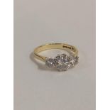 18 CARAT YELLOW GOLD 3 STONE DIAMOND RING - CENTRE DIAMOND APPROX 0.90 CARAT ROUND BRILLIANT CUT,