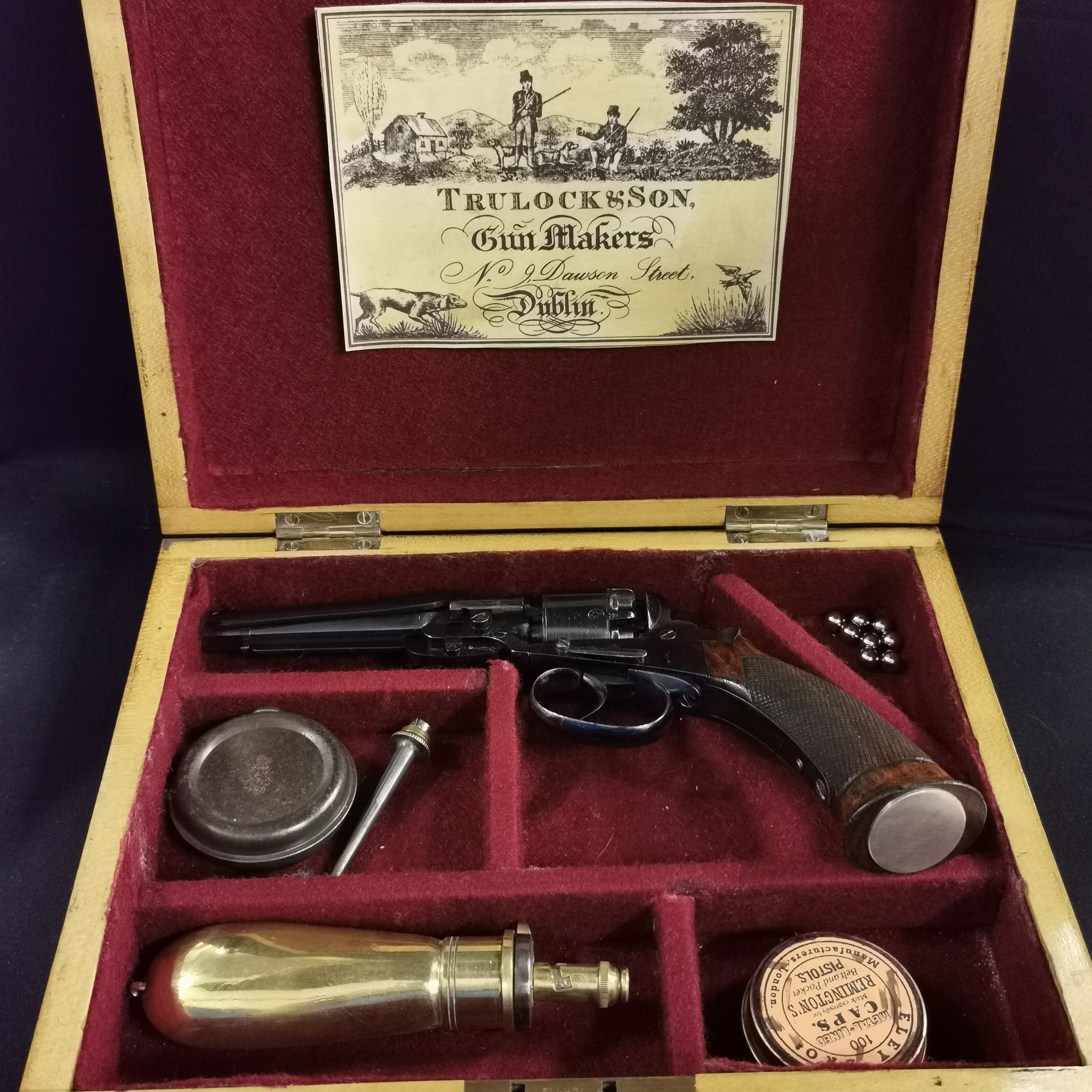 CASED 19TH CENTURY BELGIAN .31 CALIBRE DOUBLE ACTION POCKET REVOLVER WITH 4' OCTAGONAL BARREL 6 SHOT