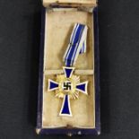 NAZI MOTHERS CROSS IN GOLD - IN DAMAGED BOX