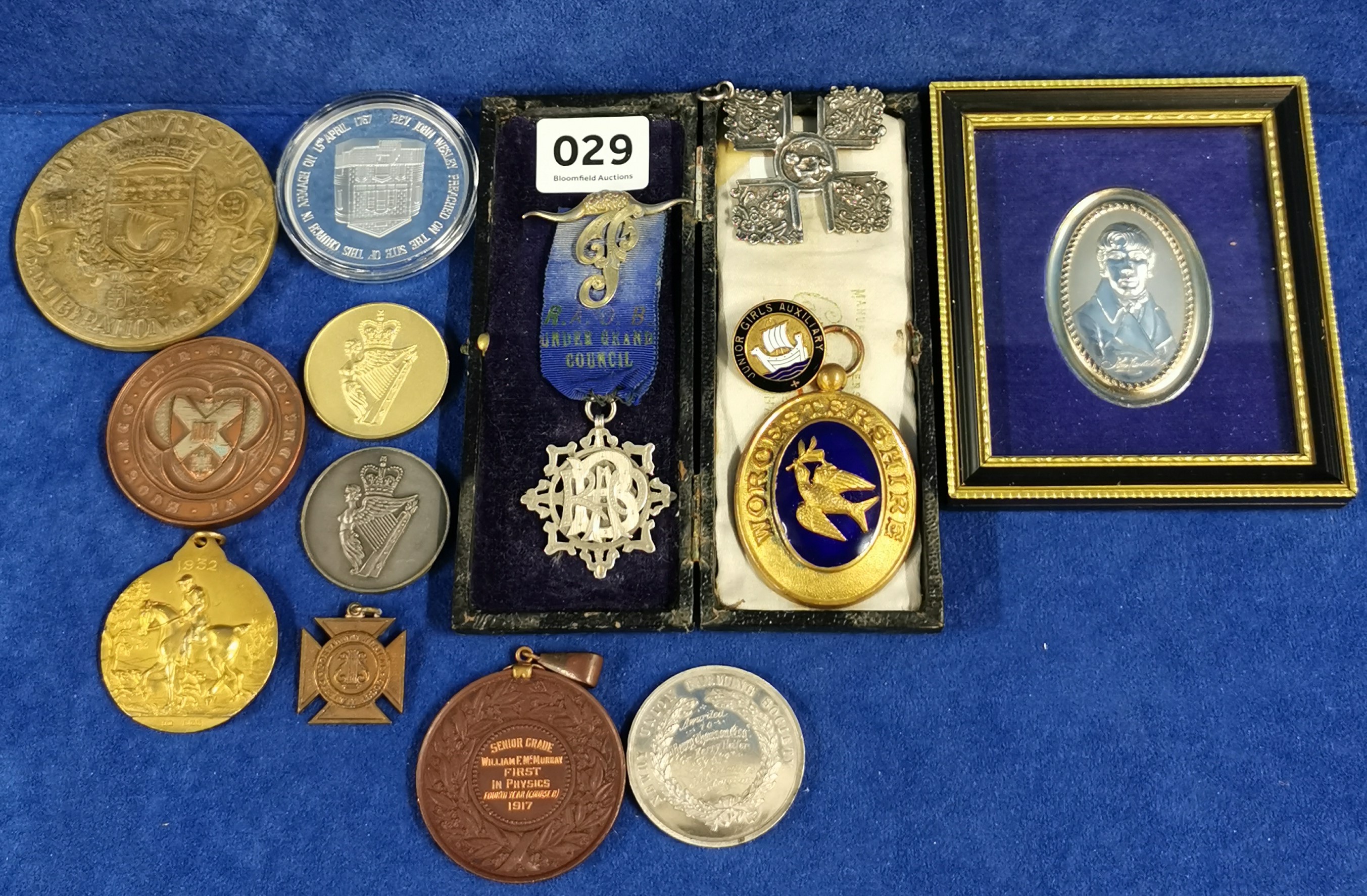 QUANTITY OF COMMEMORATIVE MEDALS ETC TO INCLUDE SILVER