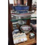 SHELF LOT OF CERAMICS TO INCLUDE ORIENTAL