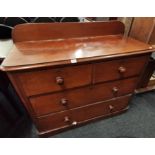 VICTORIAN CHEST OF DRAWERS & CONTENTS