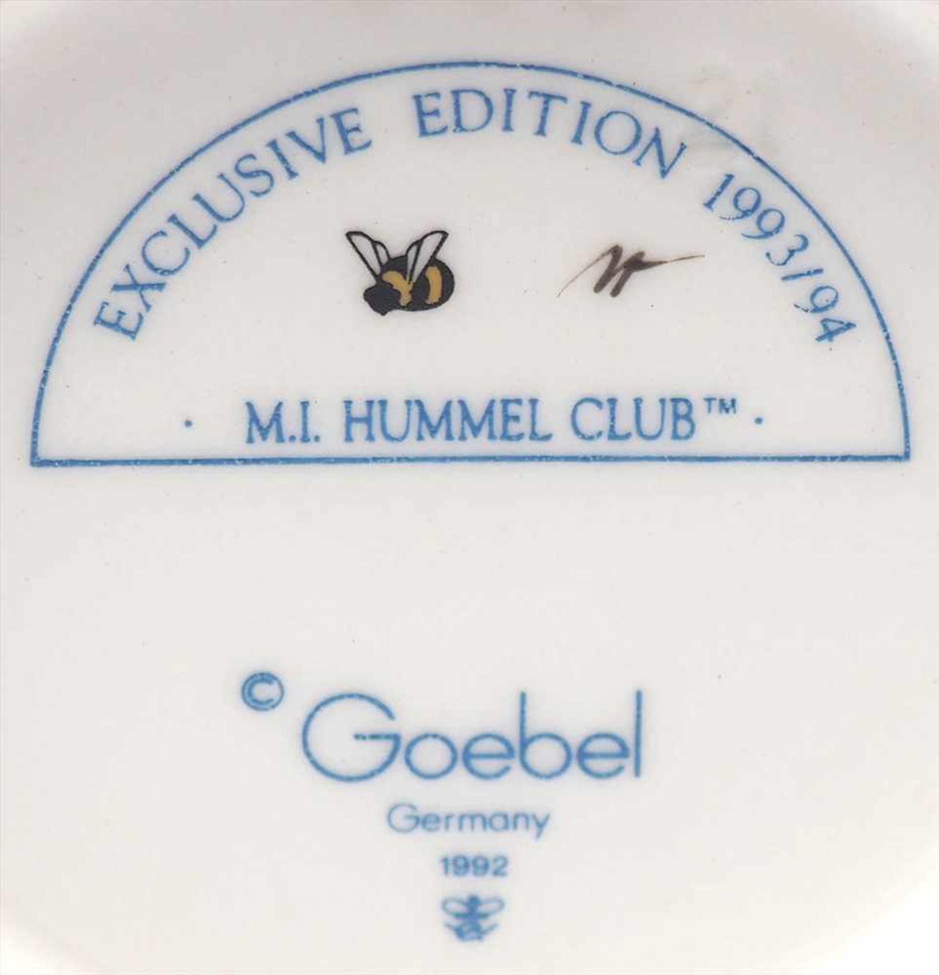 Drei Hummel-Figuren, Goebel1x Hummel-Club-Edition 1993, "Ich war's nicht", H.14cm; 1x "Gänseliesel", - Bild 4 aus 5