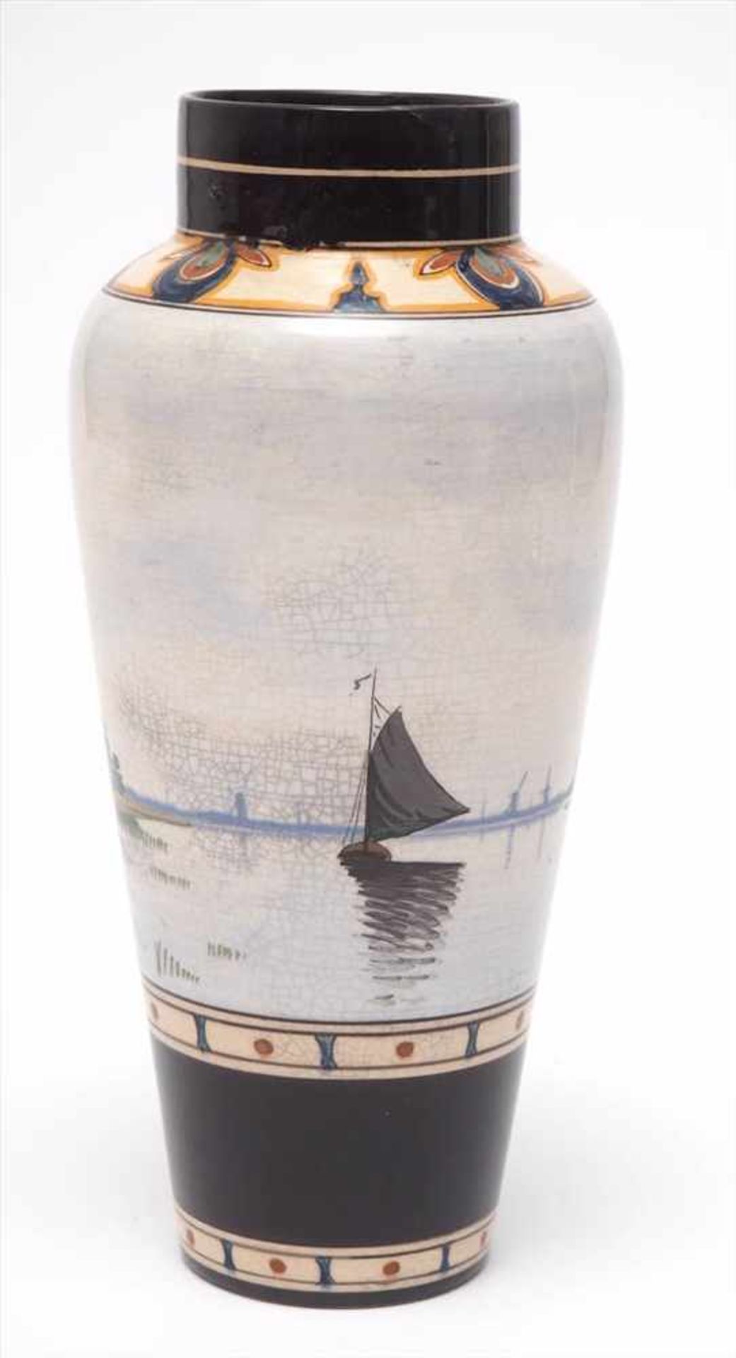 Vase, GoudaSchlanker, tropfenförmiger Korpus mit kurzem Stegrand. Umlaufender, polychrom gemalter - Bild 2 aus 5