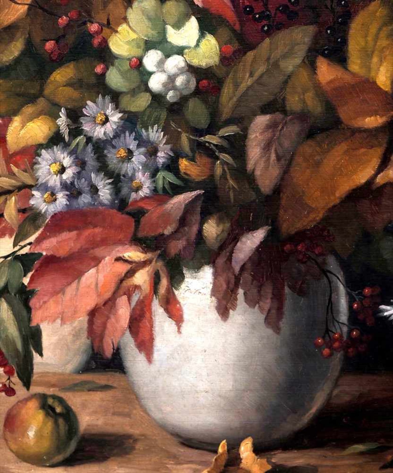 Hanemann, Wilhelm, 1880 - 1962Bunter Herbststrauß mit Blättern, Blüten und Früchten in grauer - Bild 2 aus 4