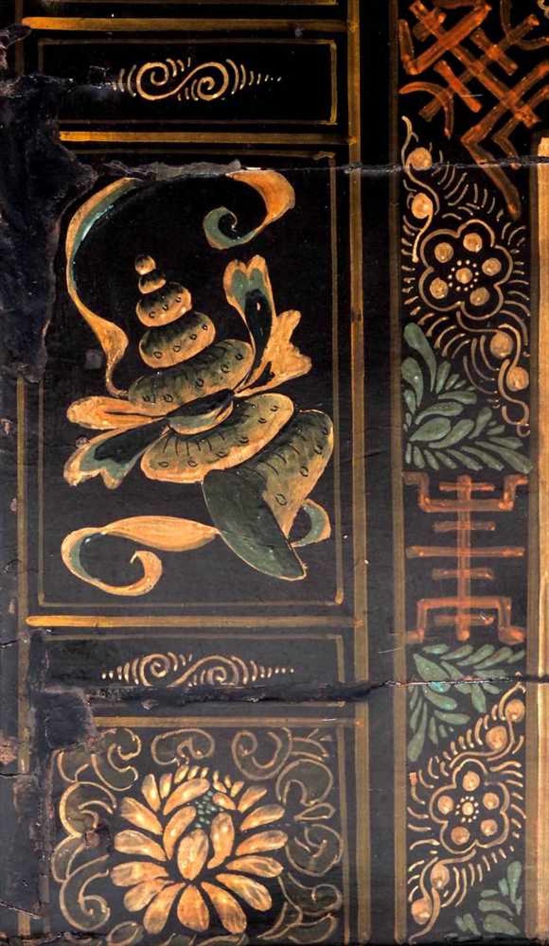 Truhe, China, wohl 18.Jhdt.Auf breitem Sockel rechteckiger Korpus mit offenliegendem - Bild 4 aus 10