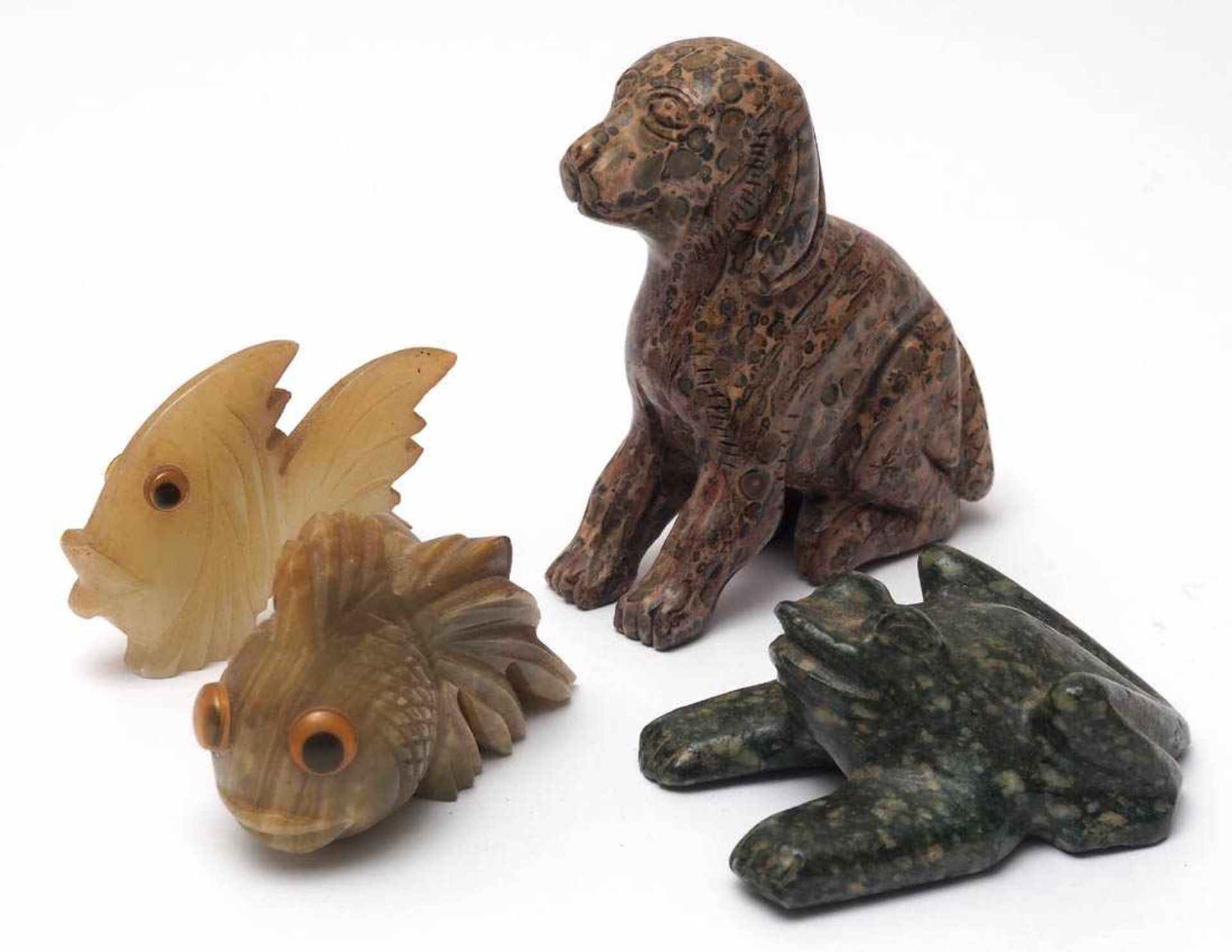 Vier TierfigurenHund, Frosch und zwei Fische. Verschiedene Halbedelsteine. H.5-10cm