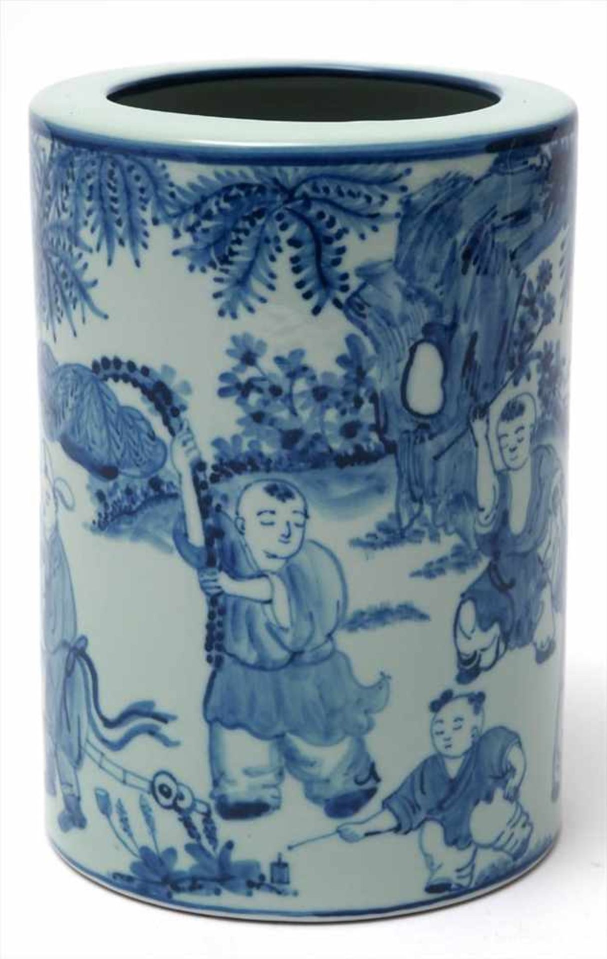 Vase, JapanZylindrische Form mit umgeschlagenem Rand. Auf der Wandung in Blumalerei spielende Kinder - Image 4 of 6