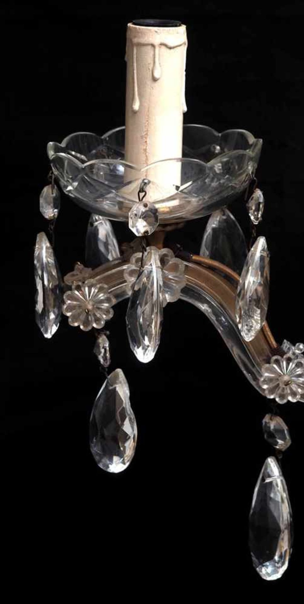 KristalllüsterFünfflammiges Metallgestell mit verglaster Mittelsäule und Armen. Reicher - Bild 2 aus 6
