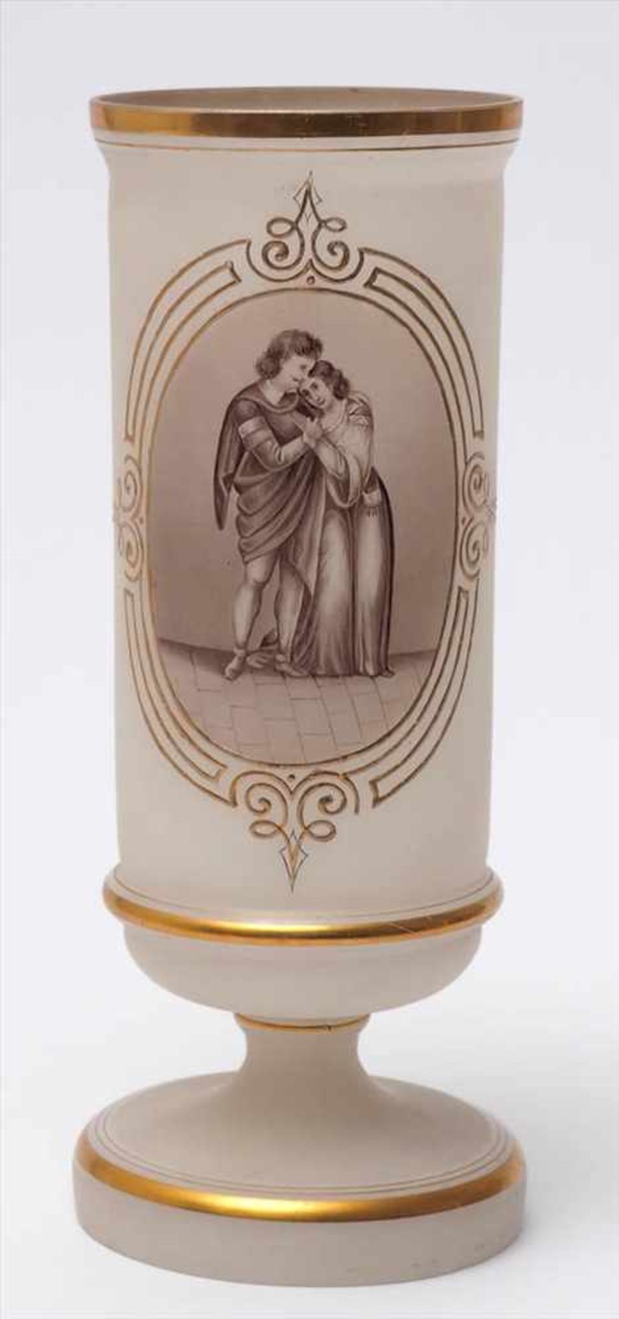 Paar Vasen, um 1900Auf rundem Sockel mit kurzem Schaft zylindrischer Korpus. Auf der Schauseite - Image 4 of 5
