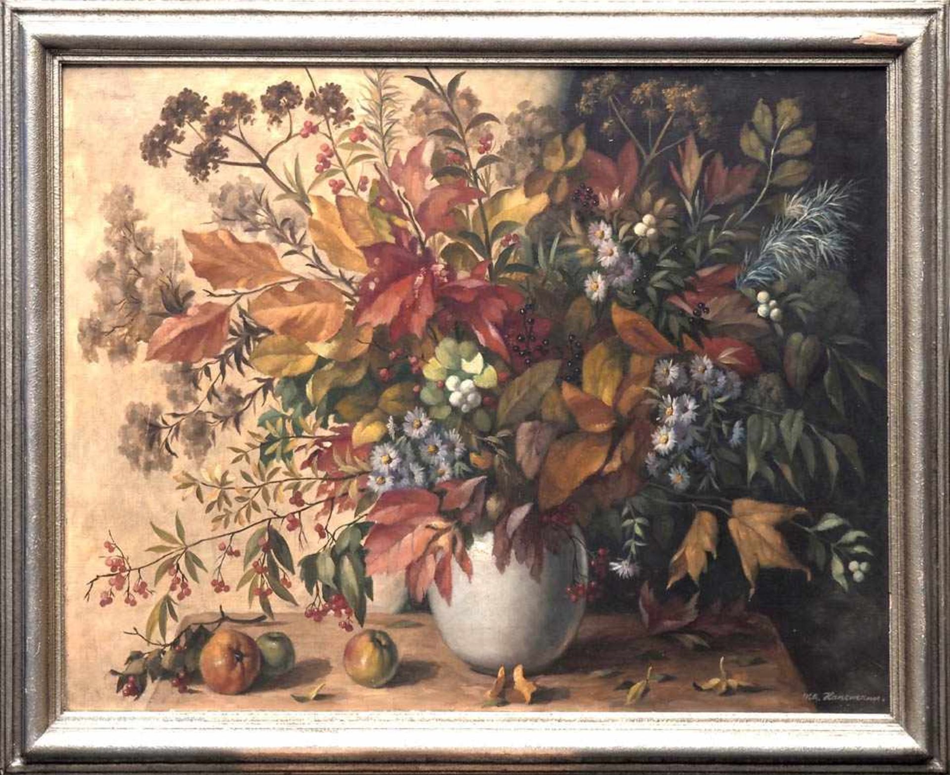 Hanemann, Wilhelm, 1880 - 1962Bunter Herbststrauß mit Blättern, Blüten und Früchten in grauer