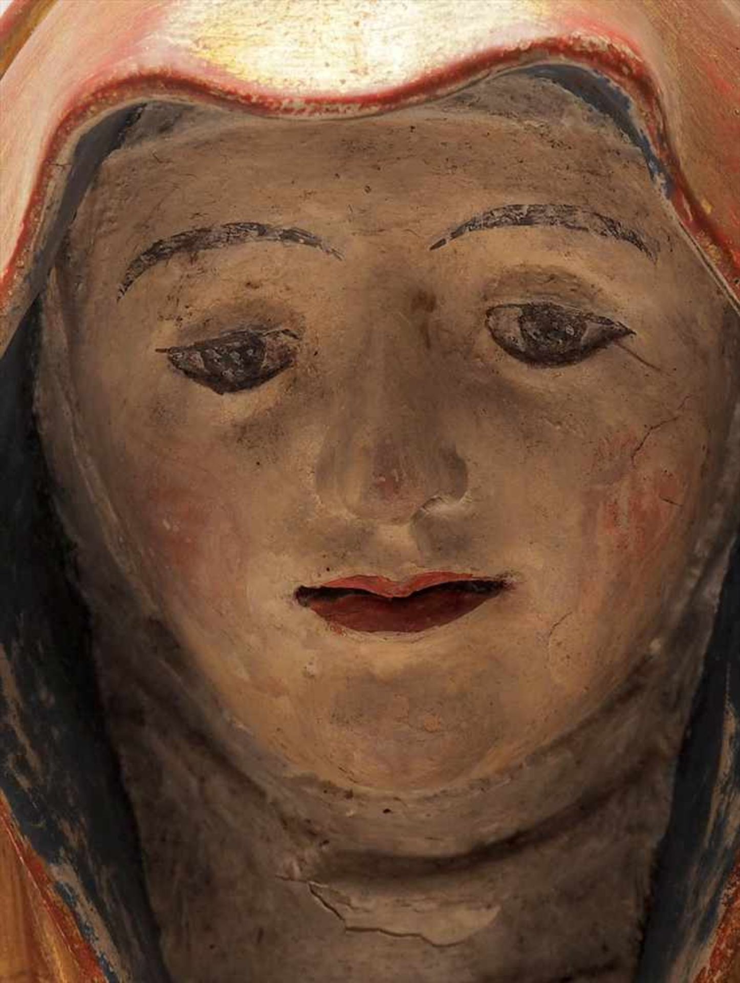 Pieta, süddeutsch, 17./18.Jhdt.Auf rechteckigem Sockel sitzende Muttergottes, den blutüberströmten - Image 2 of 8