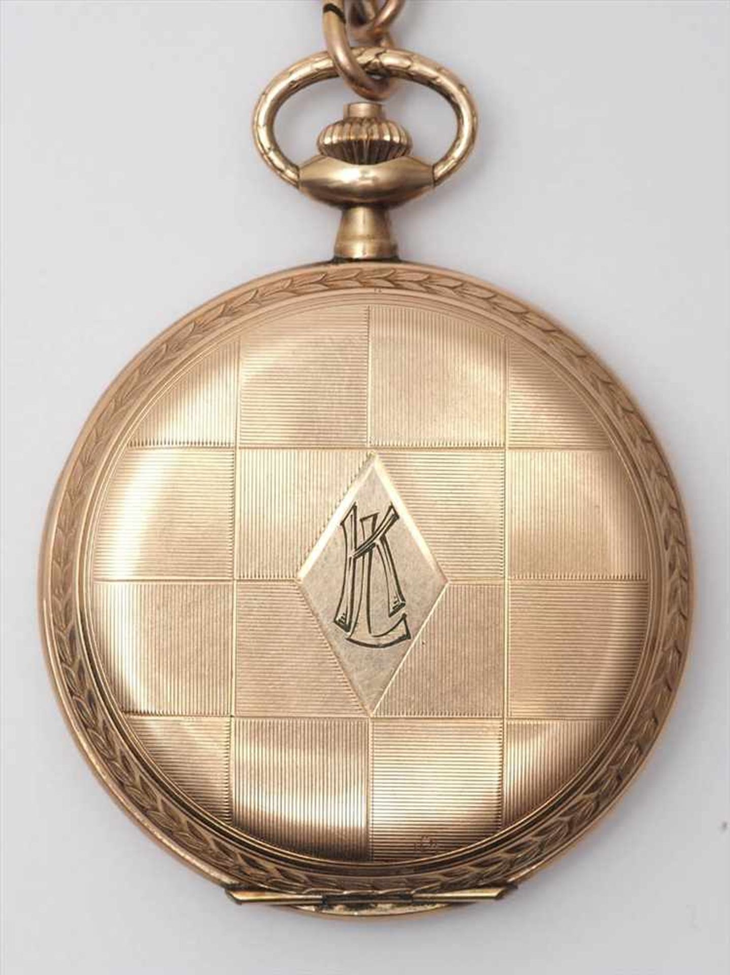 Savonette, 20er/30er JahreGeometrisch graviertes Gehäuse aus vergoldetem Metall. Goldfarbenes - Image 2 of 8