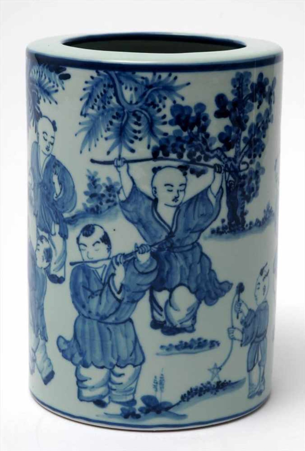 Vase, JapanZylindrische Form mit umgeschlagenem Rand. Auf der Wandung in Blumalerei spielende Kinder - Image 2 of 6