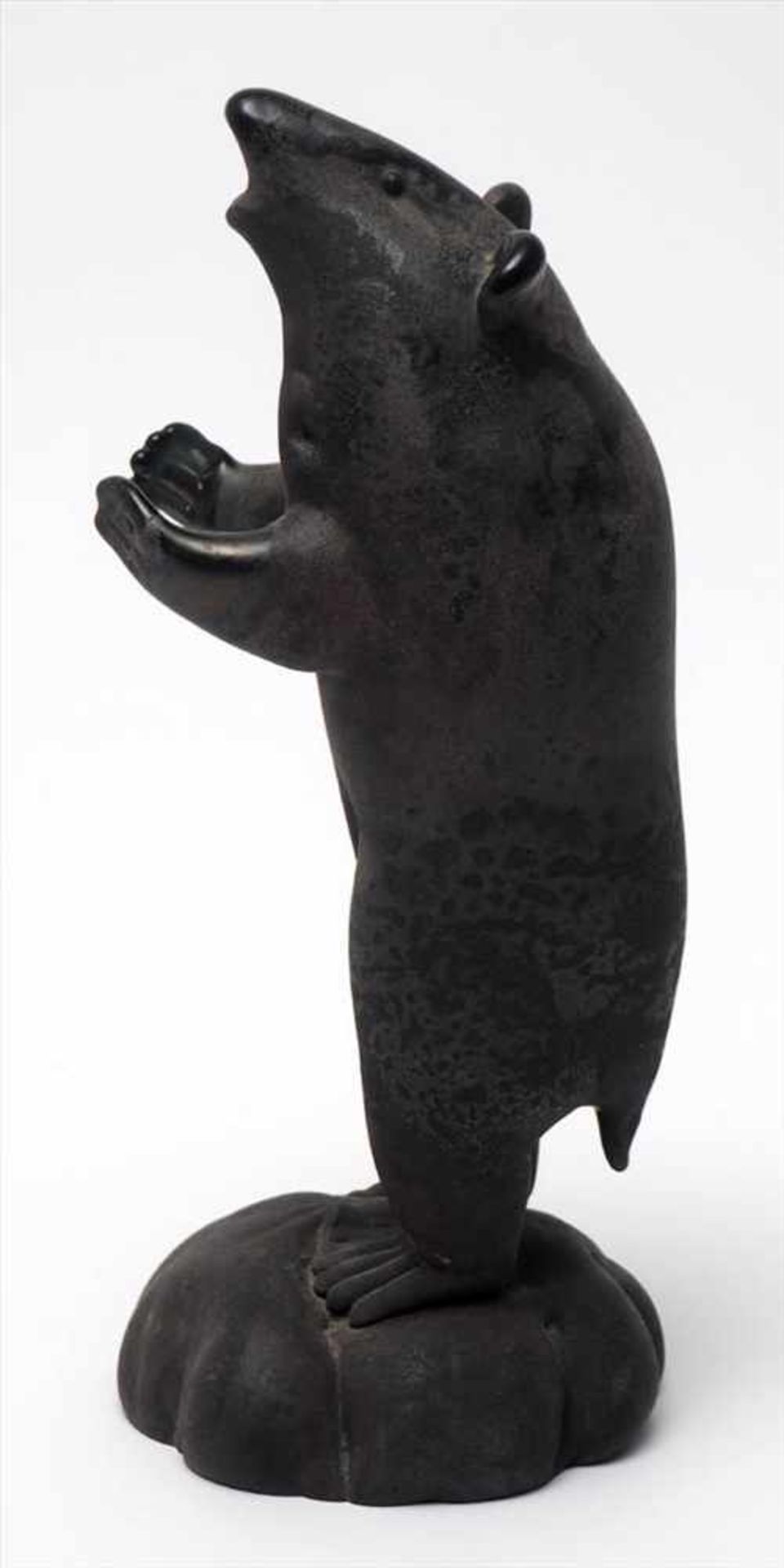 TierskulpturAufrecht stehender Bär. Glas (?). H.35cm. - Bild 3 aus 5