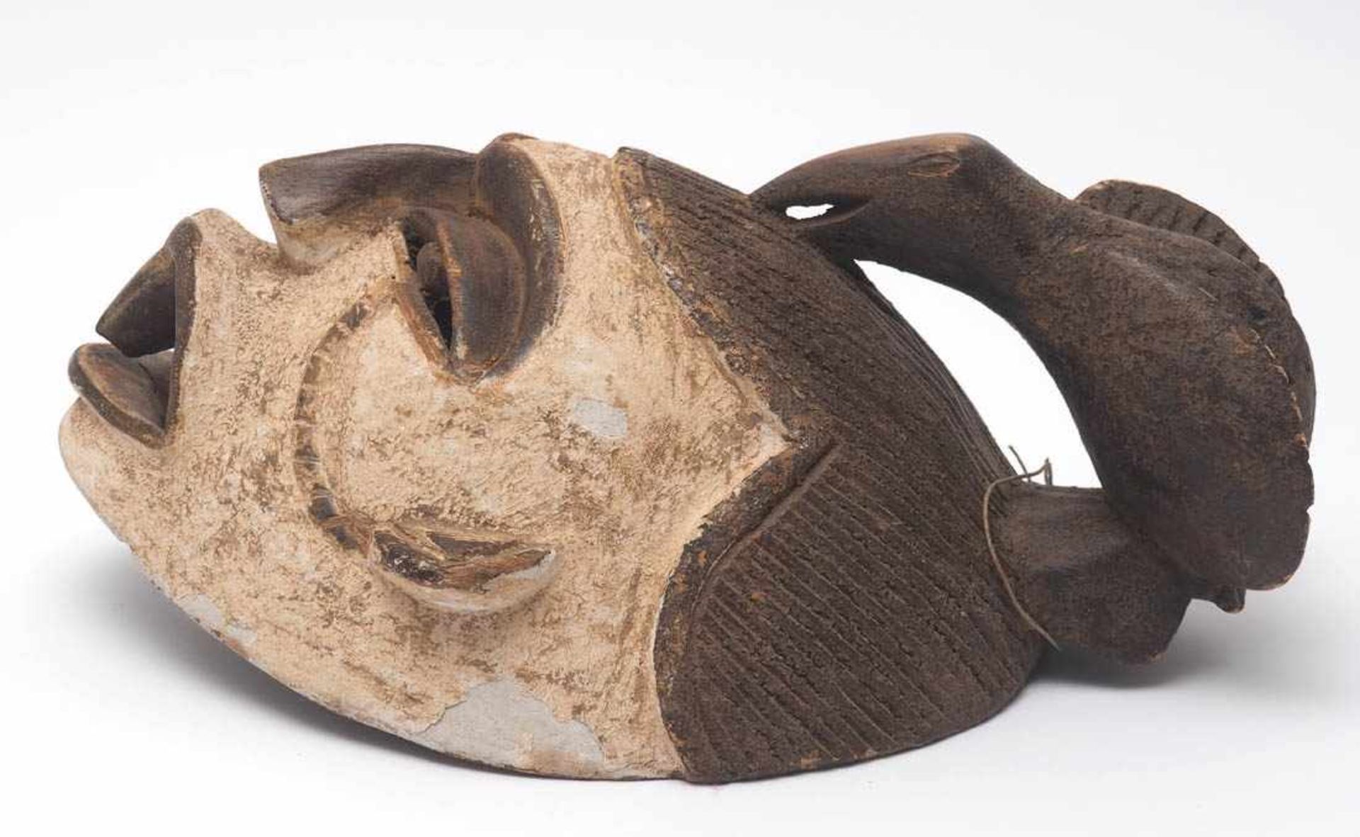 Maske, Ibo, NigeriaGeheimbundmaske des Muwa-Bundes. Plastische Vogelbekrönung, partiell gekalkt. H. - Image 3 of 4