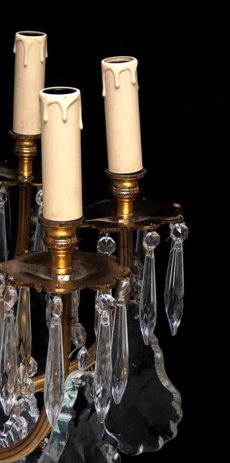 16-flammiger KristallkronleuchterBewegtes Messinggestell mit reichem Kristallbehang. Zehn - Bild 4 aus 4