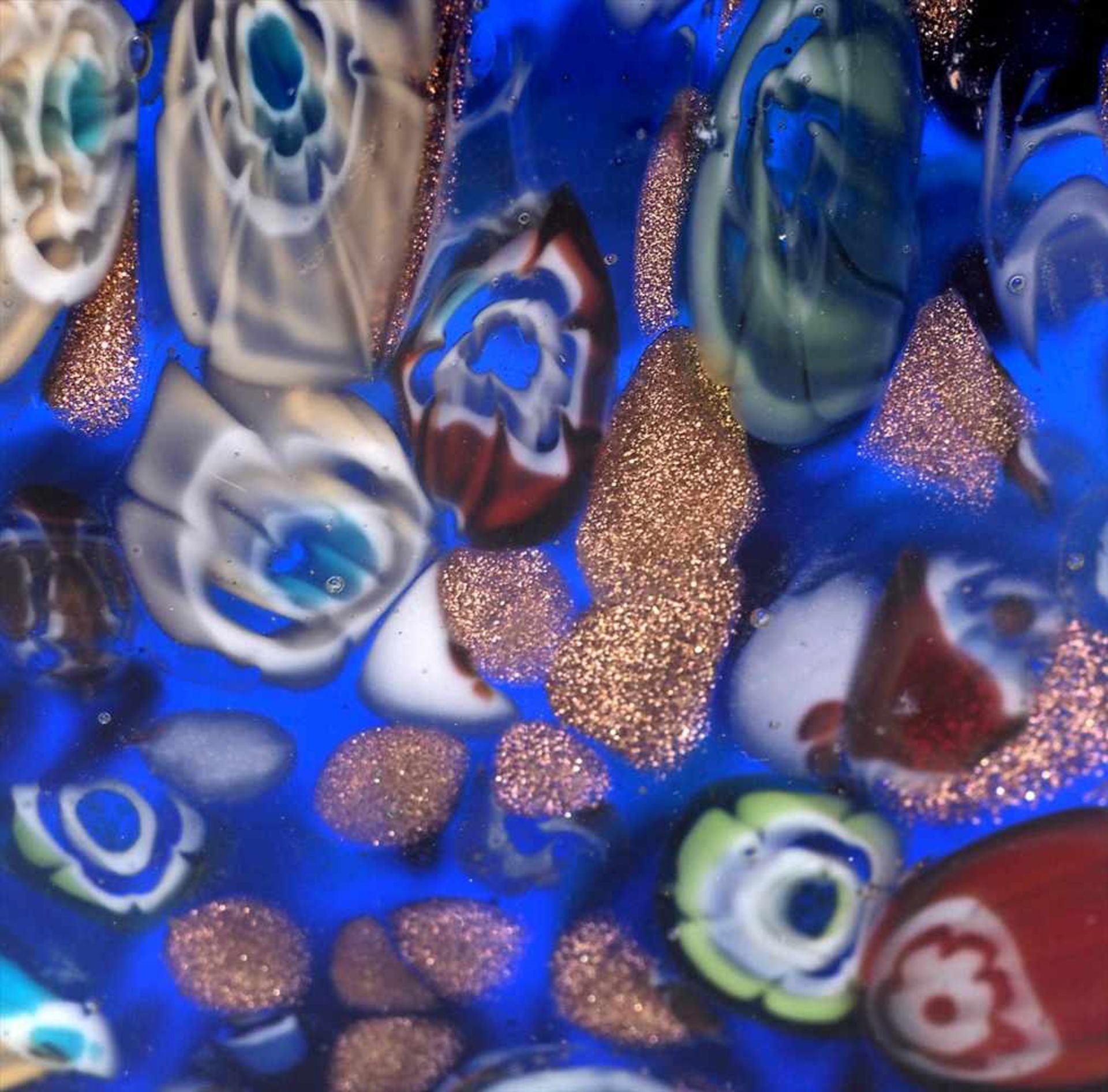 Vase, Toso, MuranoGedrückt ovaler Korpus. Dickwandiges Glas mit blauem Innenüberfang. Eingearbeitete - Bild 2 aus 2