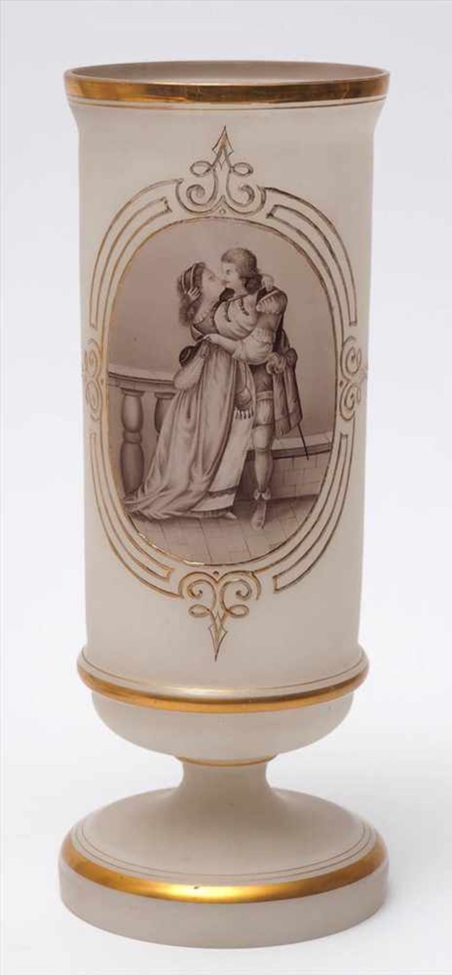 Paar Vasen, um 1900Auf rundem Sockel mit kurzem Schaft zylindrischer Korpus. Auf der Schauseite - Image 2 of 5