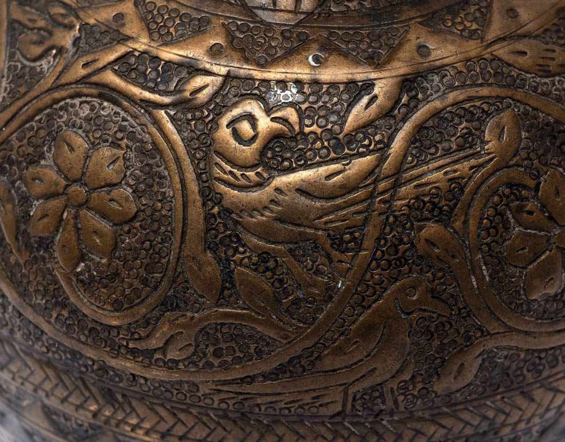 Vase, orientalischKugeliger Korpus mit schlankem Hals und ausgestellter Mündung mit umgeschlagenem - Image 4 of 4