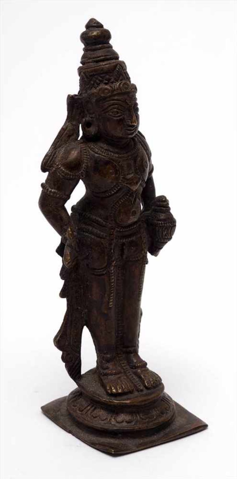 Zwei Bronzefiguren, IndienGöttergestalt, stehend bzw. reitend. Braune Patina. H.13 bzw. 12cm. - Image 2 of 4