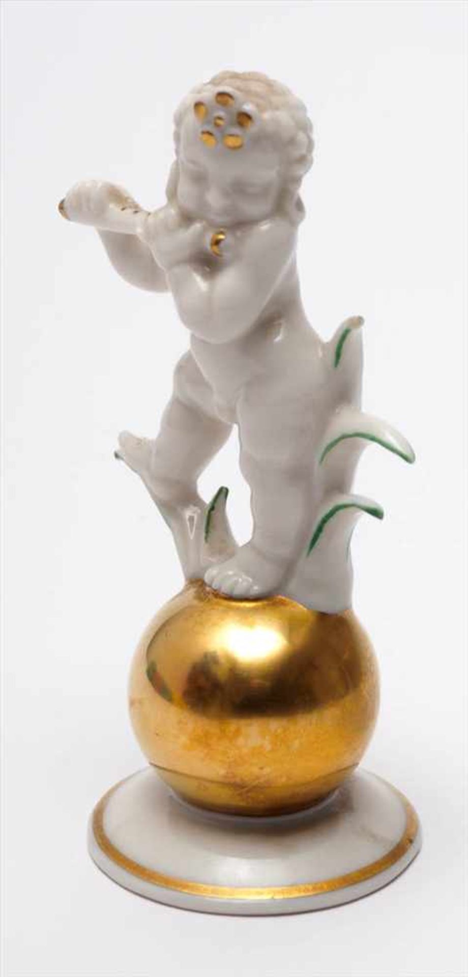 Figurine, Hutschenreuther, Entwurf wohl Karl TutterAuf rundem Sockel vergoldete Kugel, darauf - Bild 2 aus 5