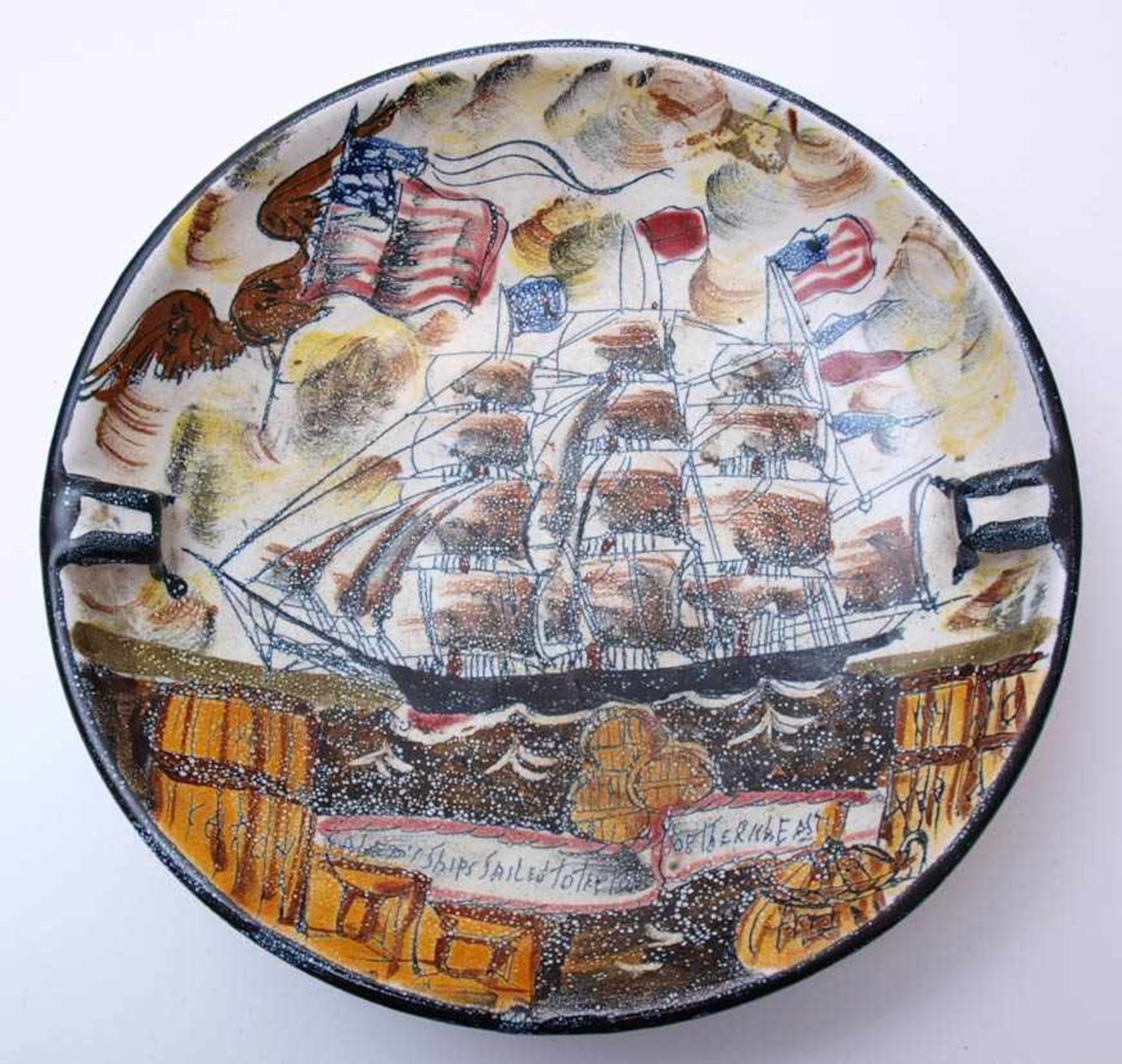 Zwei SchalenEine mit der Darstellung eines Segelschiffs in polychromer Malerei, eine in Form einer - Bild 2 aus 3