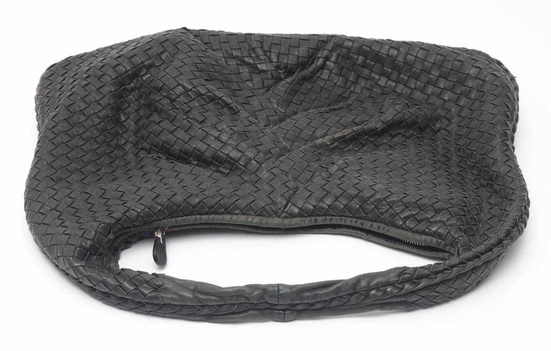 Schultertasche, sog. "Hobo Bag", Bottega VenetaQuerovale Form aus schwarzen, gewebten Lederbändern - Bild 5 aus 6