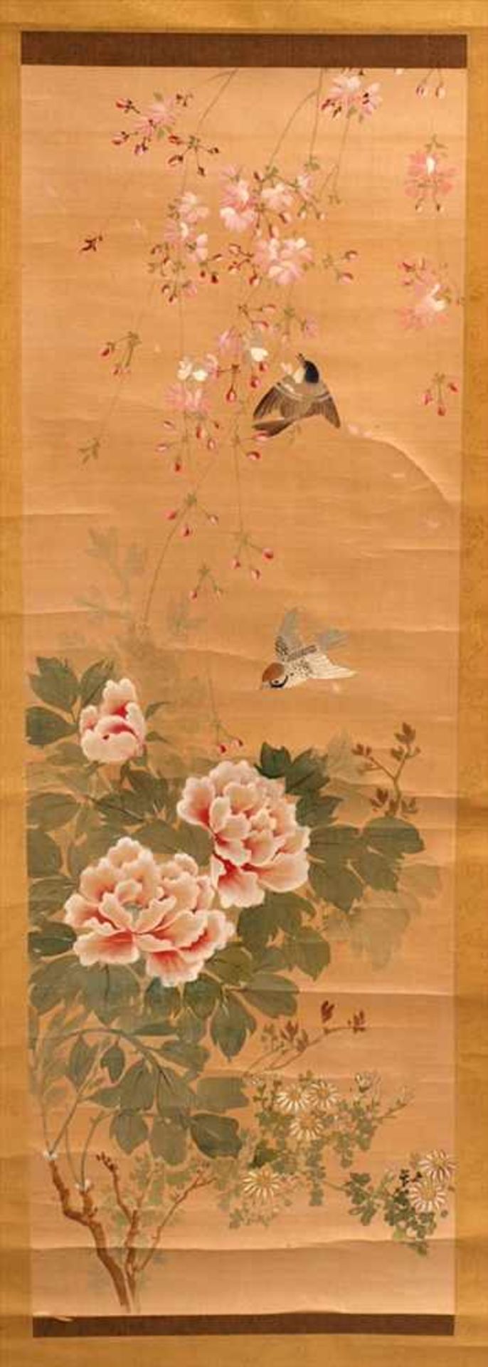 Farbholzschnitt, Japan, wohl 19.Jhdt.Blütenzweige mit teilweise überstickten Vögeln und Blüten. - Bild 2 aus 3