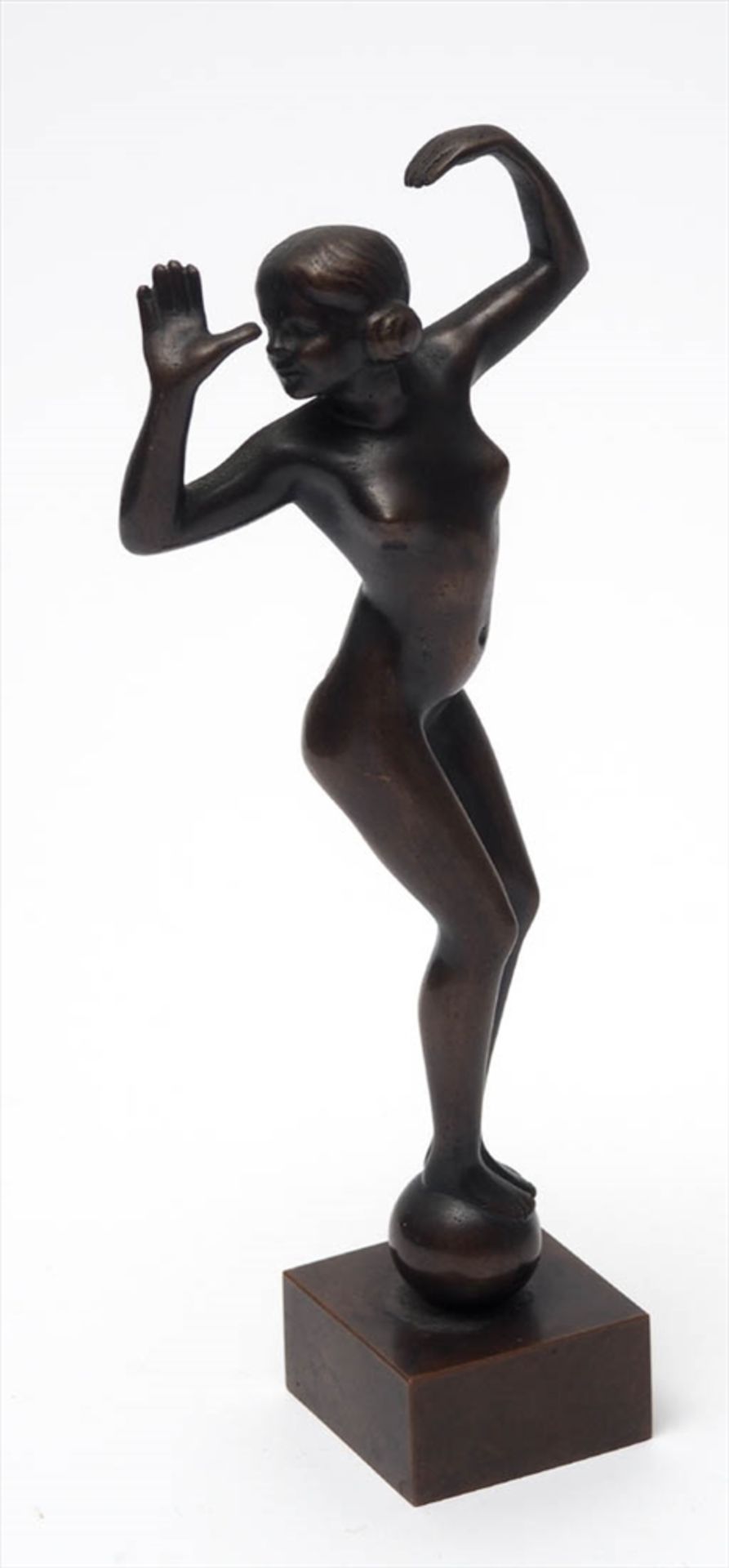 Figurine, 20er JahreAuf quadratischer Plinthe unbekleidetes junges Mädchen in bewegter Haltung,