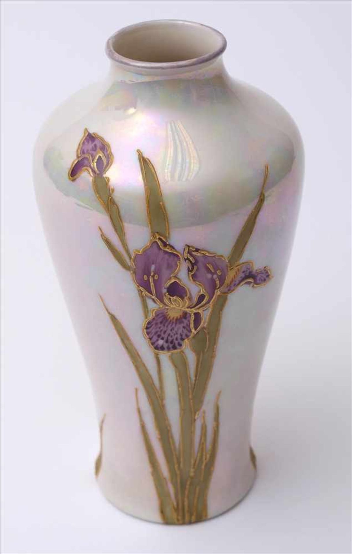 Vase, Heubach, Lichte, um 1900Balusterförmiger Korpus, irisierend glasiert. Auf Vorder- und