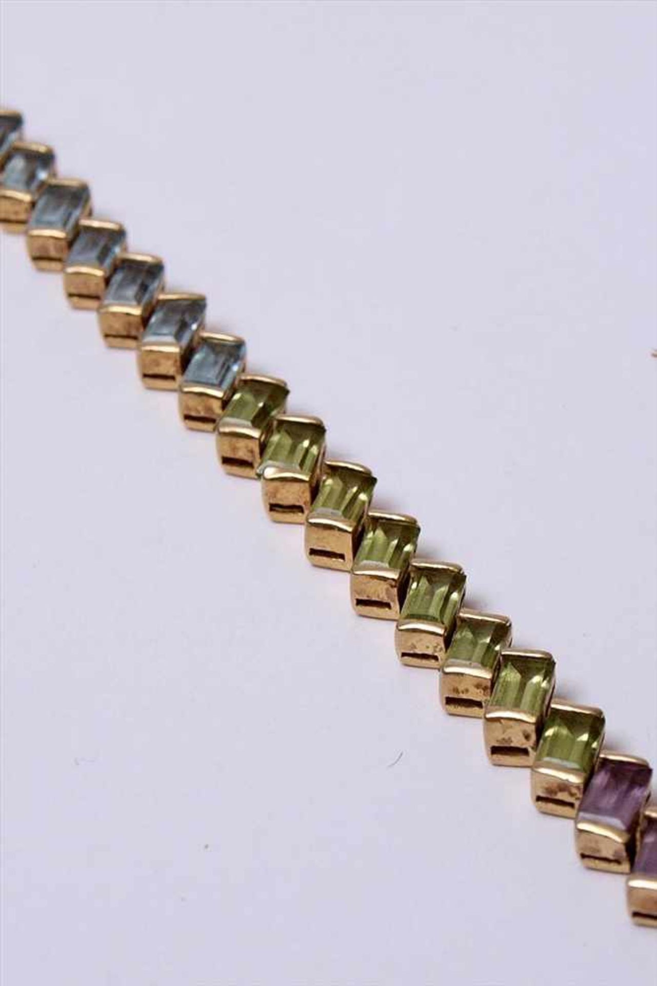 ArmbandSilber, vergoldet. Diagonal gestellte, rechteckige Kettenglieder, besetzt mit fünf - Image 2 of 4