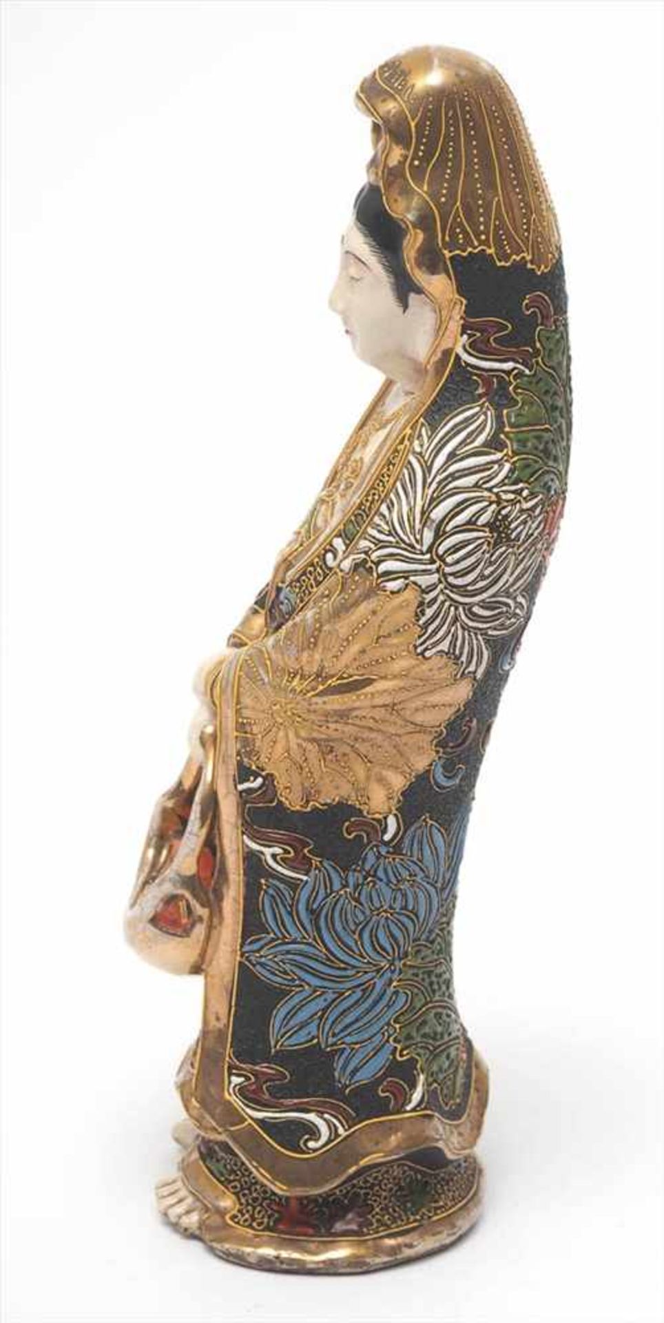Figurine, JapanStehender Weiser in bodenlangem Ober- und Untergewand mit kronenartiger Kopfbedeckung - Bild 3 aus 7