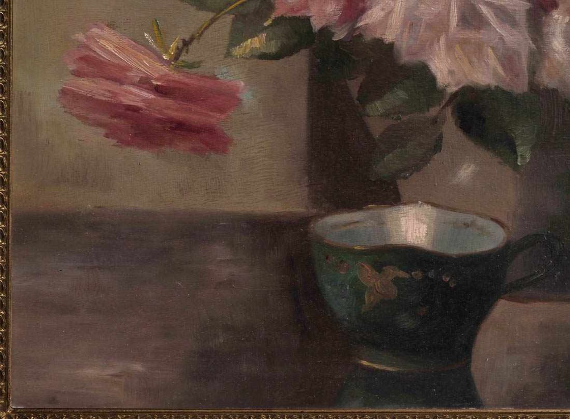 Wacker-Elsen, Hans, 1868 - 1958Blumenstilleben. Auf einem Tisch vor rotem Vorhang großer Tonkrug mit - Bild 4 aus 6
