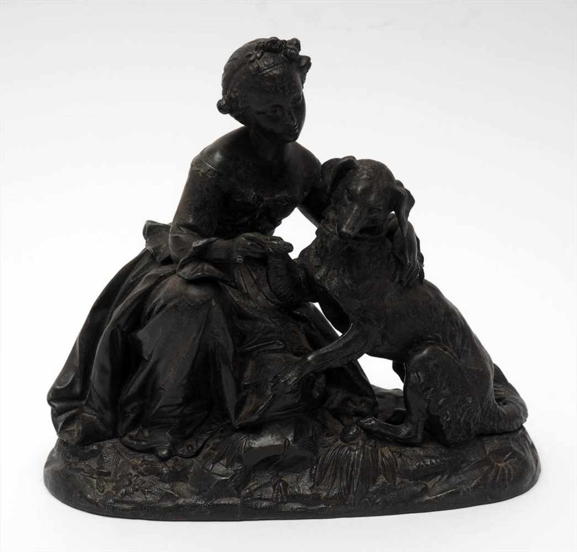 Figurengruppe, 19.Jhdt.Auf naturalistischem Sockel knieendes junges Mädchen in einem barocken Kleid, - Image 2 of 5