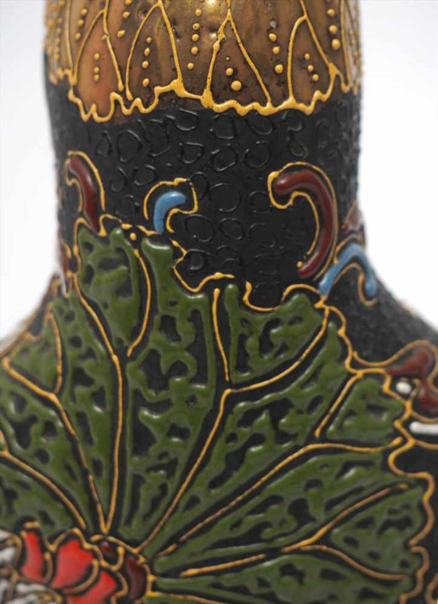 Figurine, JapanStehender Weiser in bodenlangem Ober- und Untergewand mit kronenartiger Kopfbedeckung - Bild 6 aus 7