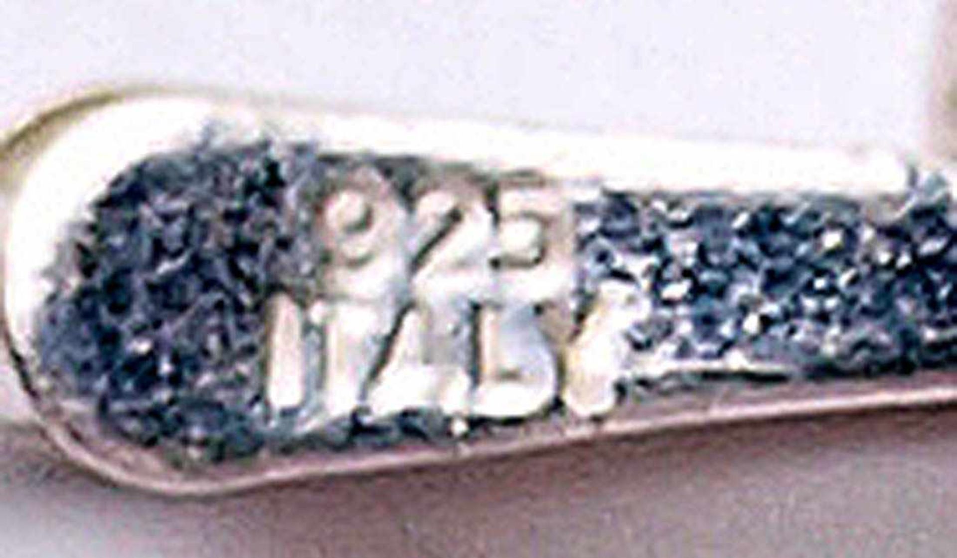 AnhängerLapislazuliblock, darauf handgearbeiteter Schneekristall aus Silber, ausgefasst mit - Image 3 of 3