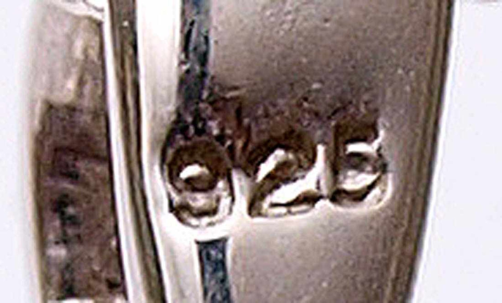 AnhängerSilber 925. Ovale Form, ausgefasst mit hellen Tansaniten. Dazu passende Kette aus Silber - Image 3 of 3