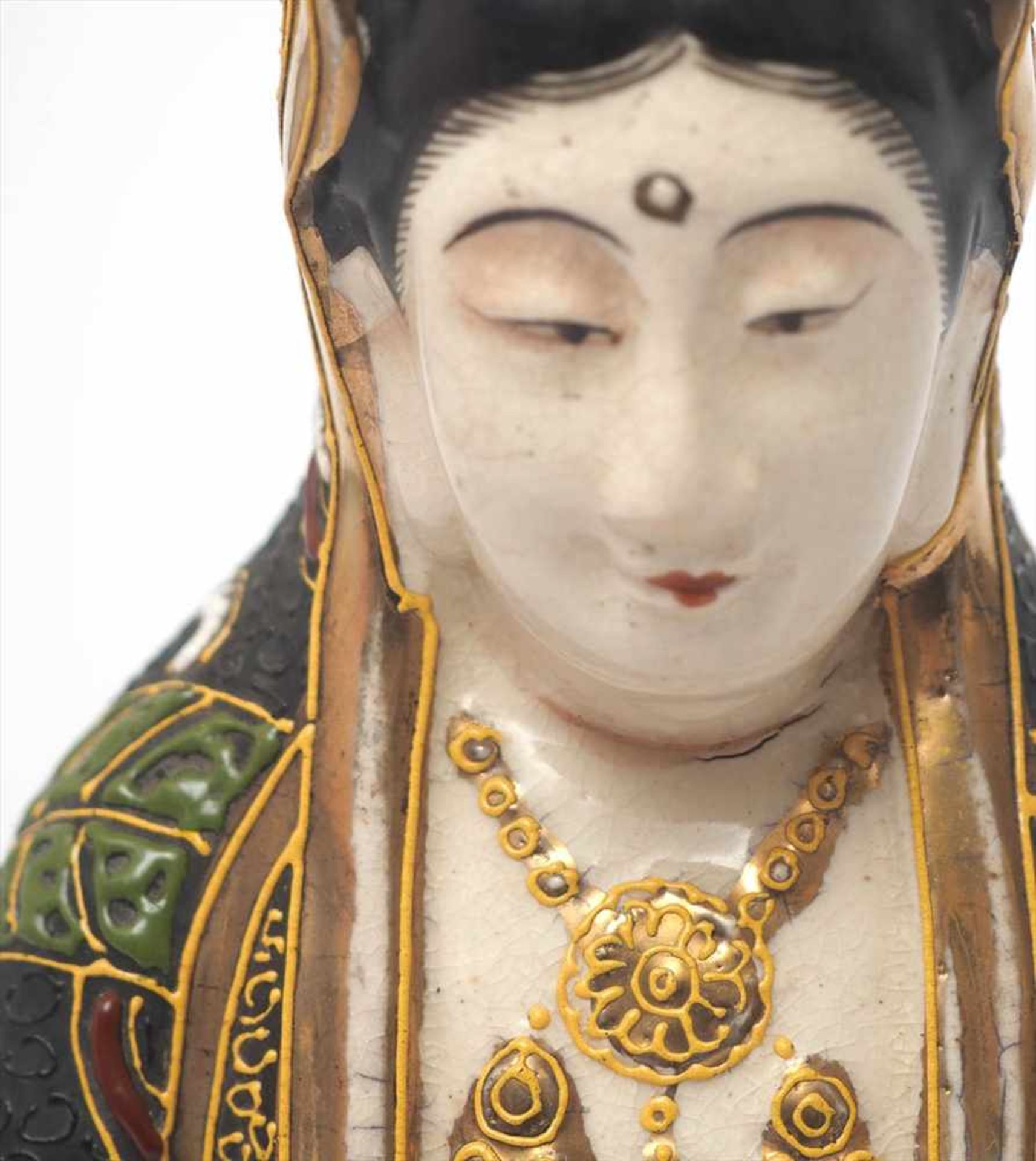 Figurine, JapanStehender Weiser in bodenlangem Ober- und Untergewand mit kronenartiger Kopfbedeckung - Bild 5 aus 7